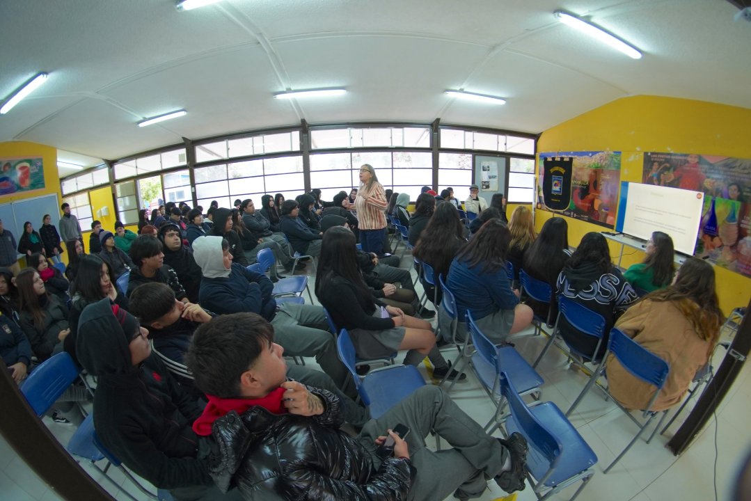 /dialogos-copiapo-en-tierra-amarilla-psiquiatra-infantil-aborda-adicciones
