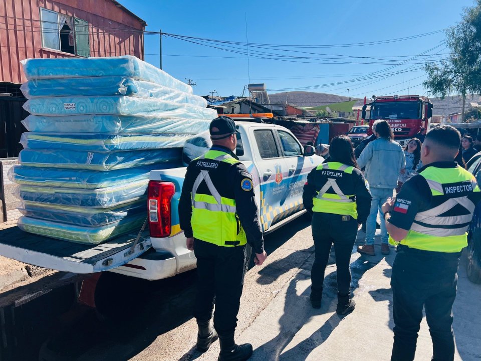 /municipio-de-copiapo-apoya-a-familias-afectadas-por-incendio-en-paipote