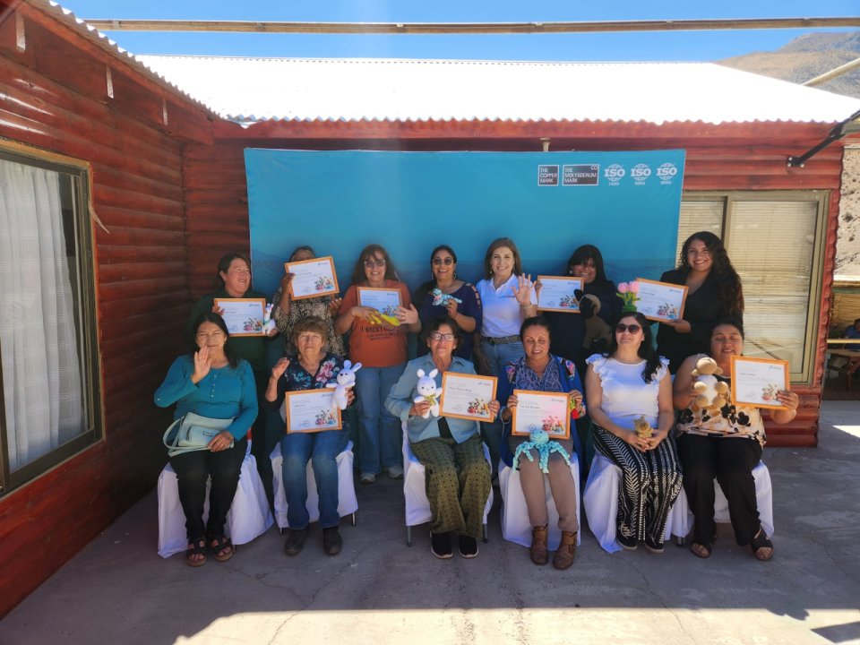 /vecinas-del-sector-de-juntas-del-potro-concluyen-con-exito-curso-de-tejido