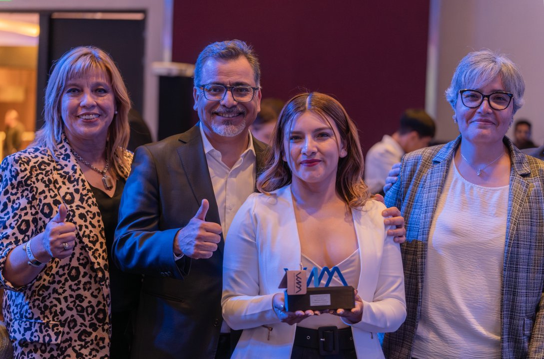 /trabajadora-del-distrito-candelaria-lundin-mining-recibio-reconocimiento-de