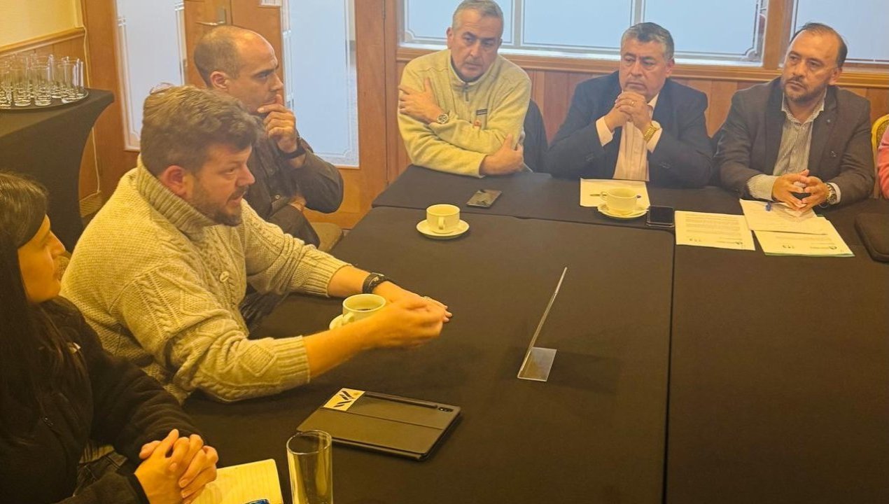 /johannes-kaiser-se-reune-con-la-camara-de-comercio-de-puerto-montt-para