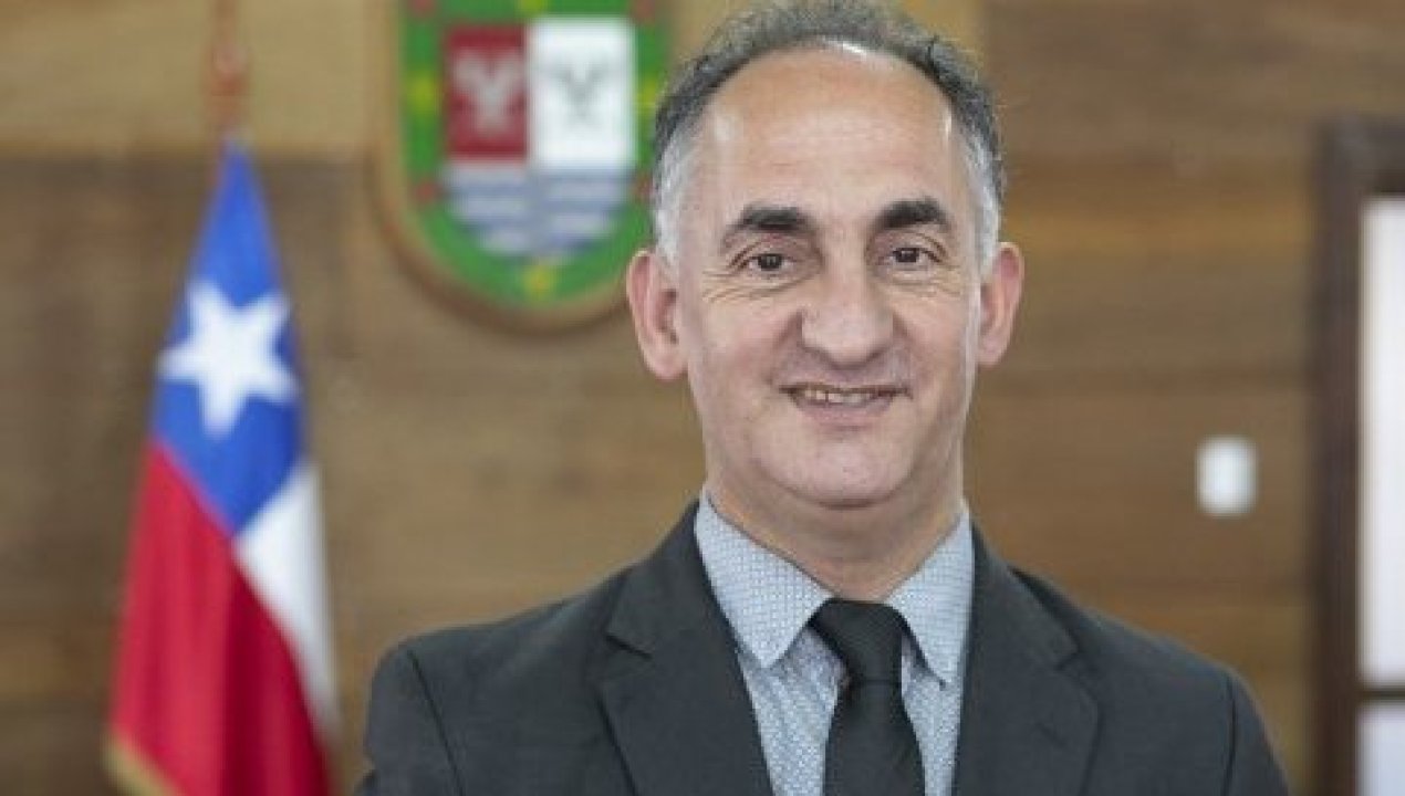 /local/concejal-de-puerto-varas-presento-licencia-medica-para-ir-cantar-a-un