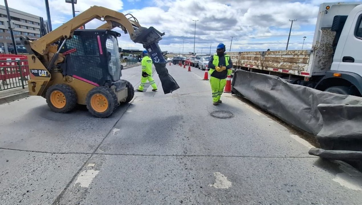 /aguas-magallanes-informa-cierre-temporal-de-calzada-en-avenida-frei