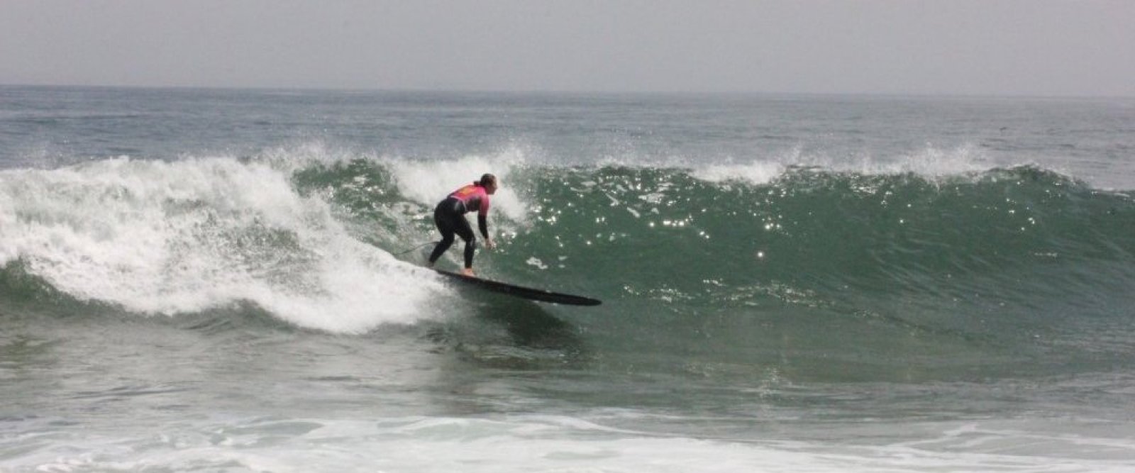 Buscan integrar las olas de Caleta Camarones al circuito nacional e internacional de Body y Surf