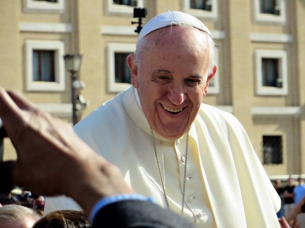 Papa Francisco se recupera tras ser sometido a una operación abdominal