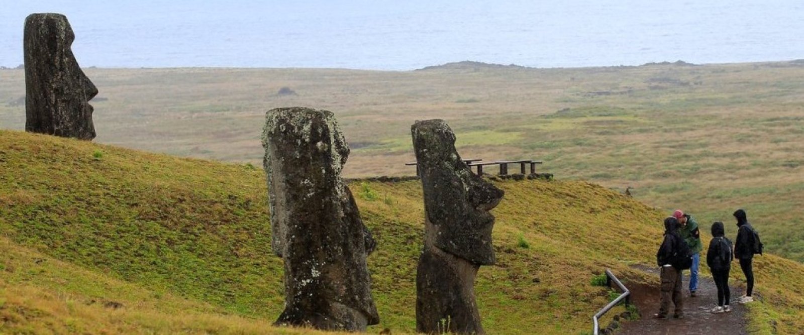 Rapa Nui analiza posibilidad de ir a la justicia por moais ubicados en Museo Británico