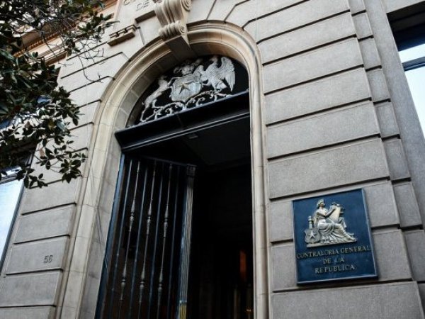 Funcionario con sueldo millonario no asiste a su trabajo desde 2021: Contraloría respaldaría su proceder