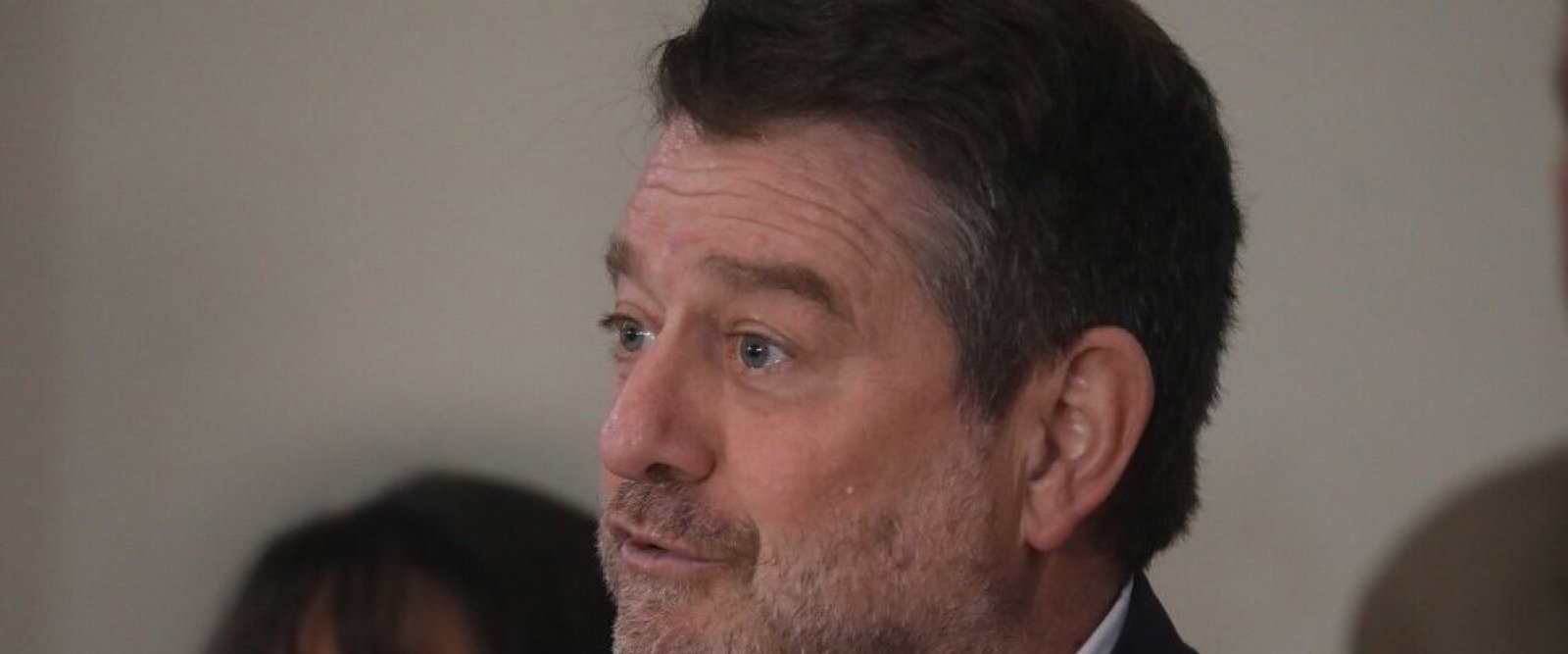 Contraloría prende las alarmas: ¿Claudio Orrego abusó del dinero público para su campaña?