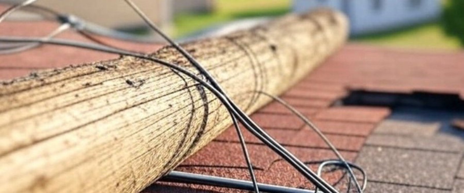 Mujer electrocutada tras caer poste en su casa en La Florida