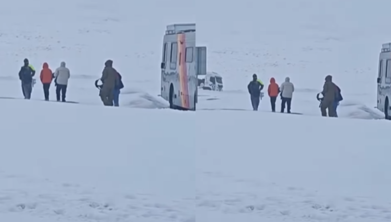 /regionales/region-de-antofagasta/antofagasta-bajo-alerta-evacuaron-a-20-pasajeros-atrapados-en-bus-por-el