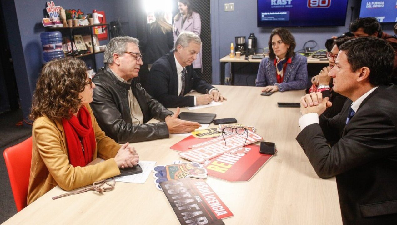 /actualidad/equipo-de-kast-insiste-en-reducir-gasto-publico-sin-precisar-que-areas