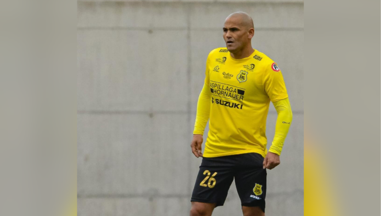 /deportes/chupete-suazo-se-despide-del-futbol-con-un-homenaje-en-quillota