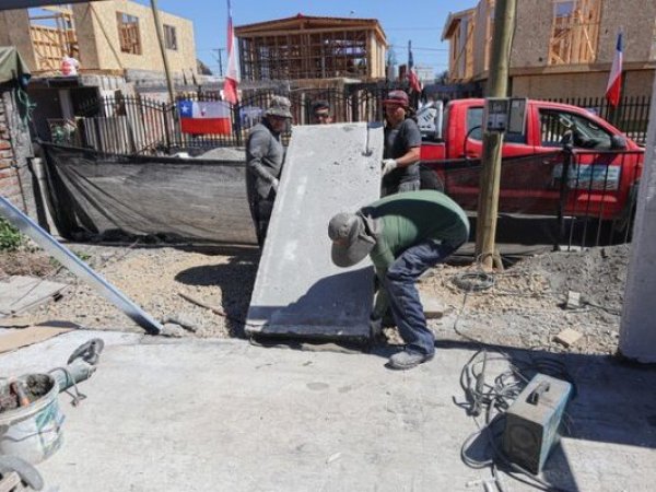 Alcalde de Penco cuestiona cifras del Gobierno sobre viviendas de emergencia tras incendios