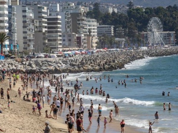 Balance positivo en regiones marca la temporada estival, pese a caída en Santiago